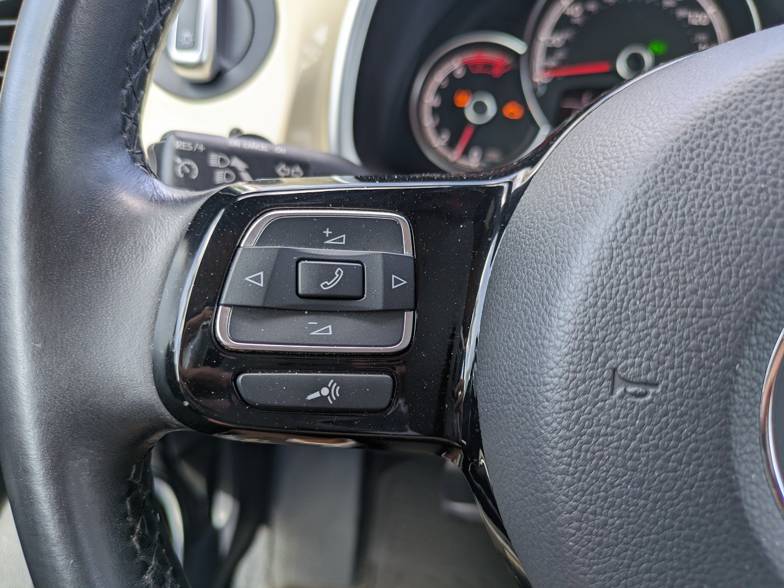 Used 2019 Volkswagen Beetle 2.0T S FWD image 20