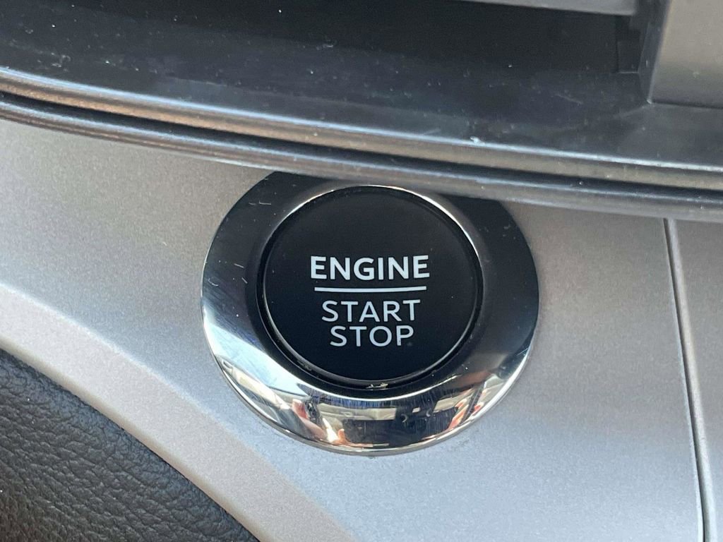 Used 2024 Ford Explorer XLT image 23