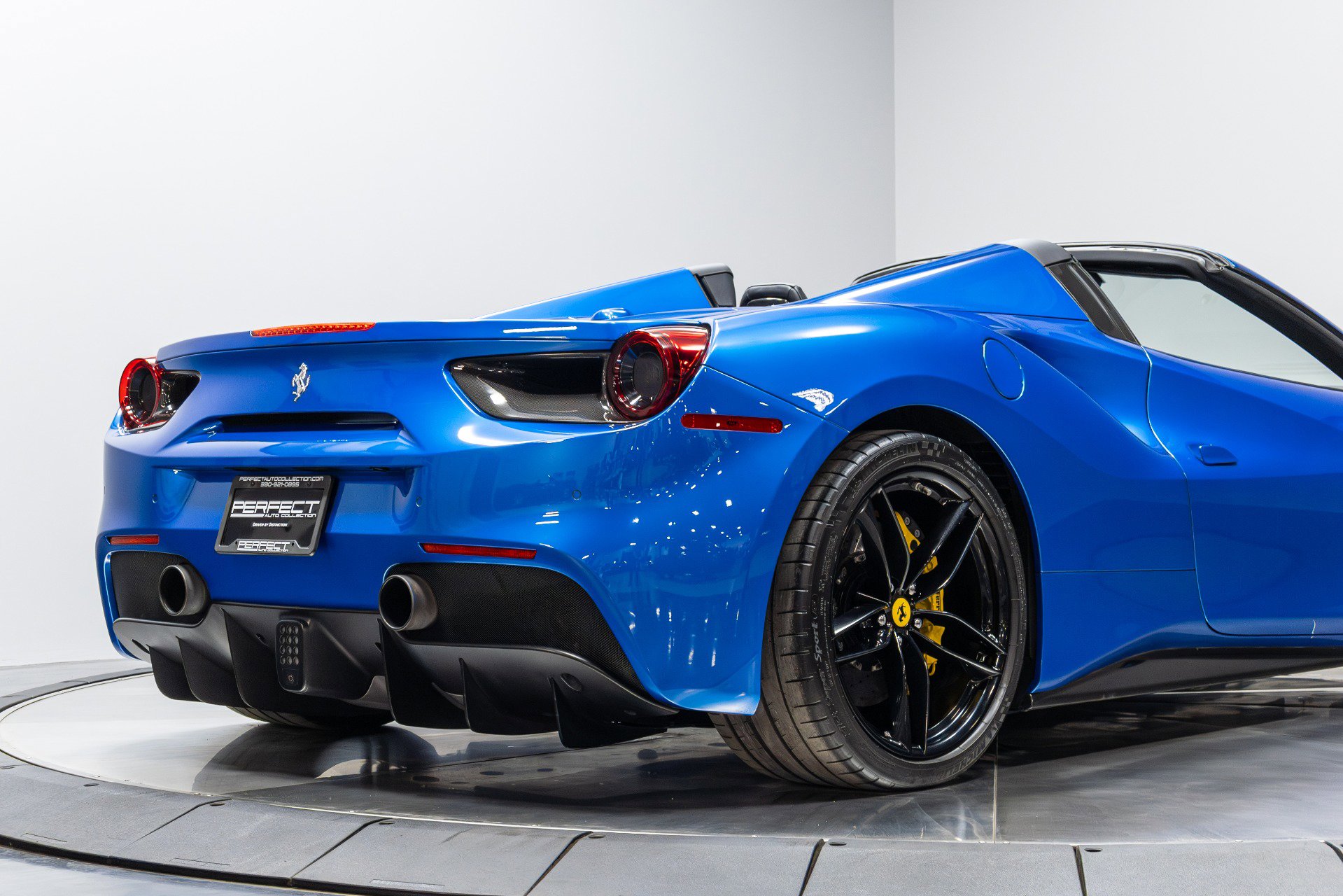 Used 2016 Ferrari 488 Spider image 21