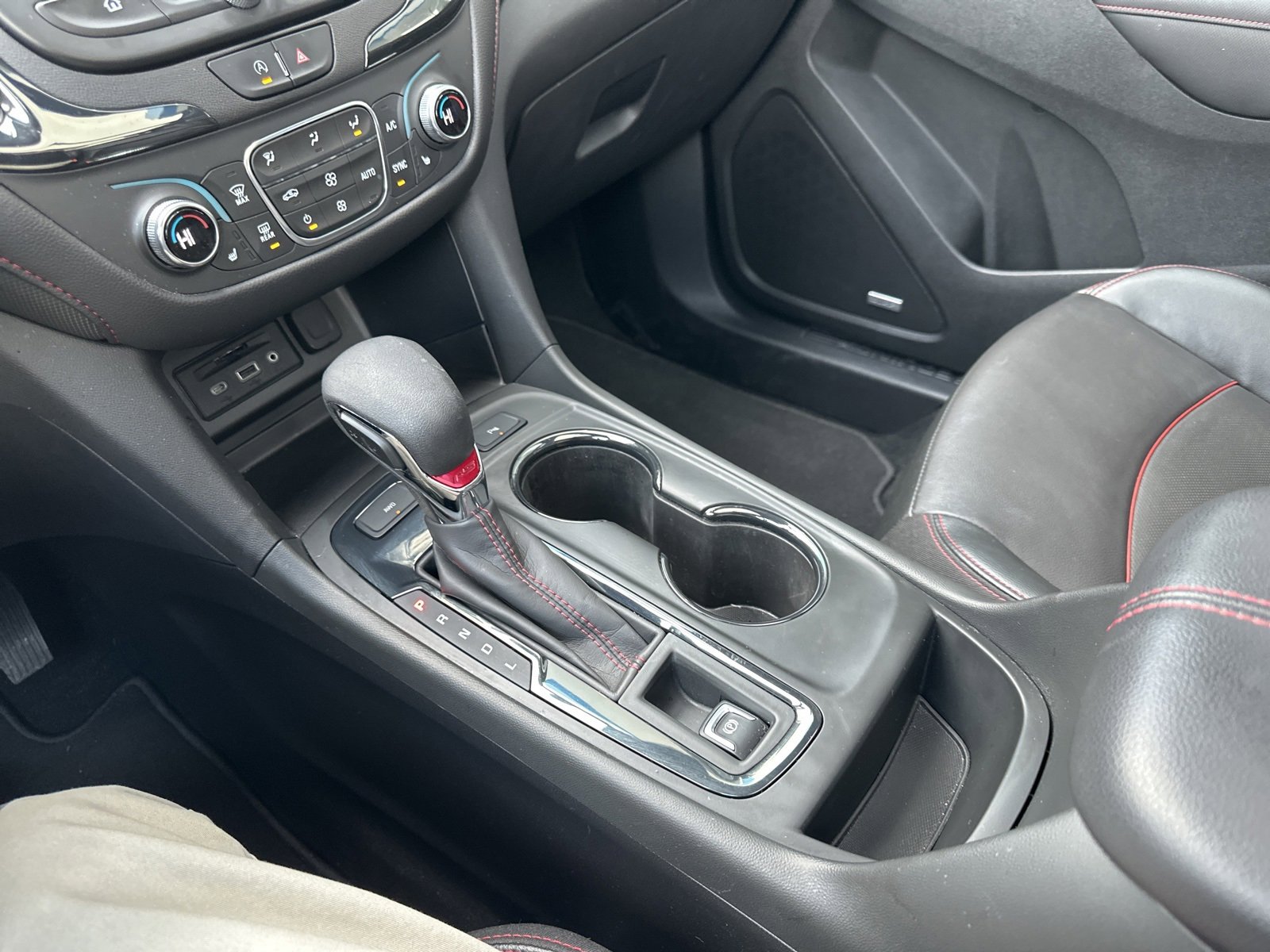 Used 2023 Chevrolet Equinox RS w/ RS Leather Package image 27