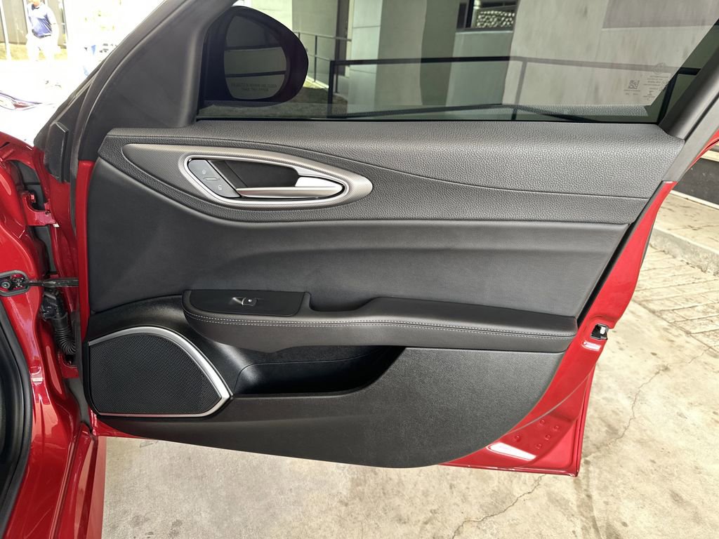 Used 2019 Alfa Romeo Giulia Ti Sport w/ Quick Order Package 22U Sport RWD image 32