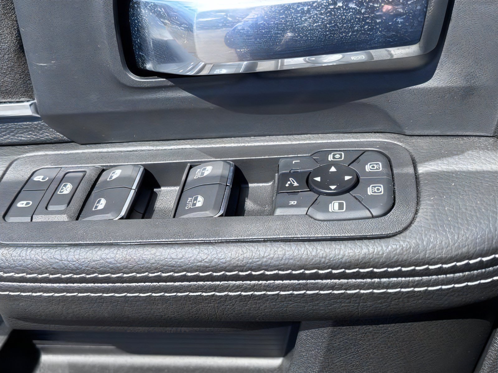 New 2026 RAM 2500 Laramie w/ Sport Appearance Package AWD/4WD image 17