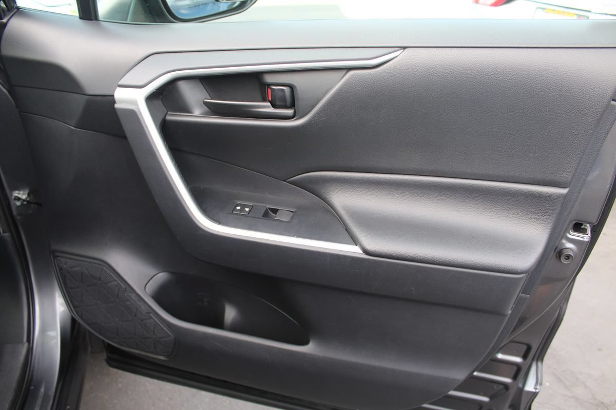 Used 2019 Toyota RAV4 LE w/ Carpet Mat Package FWD image 19