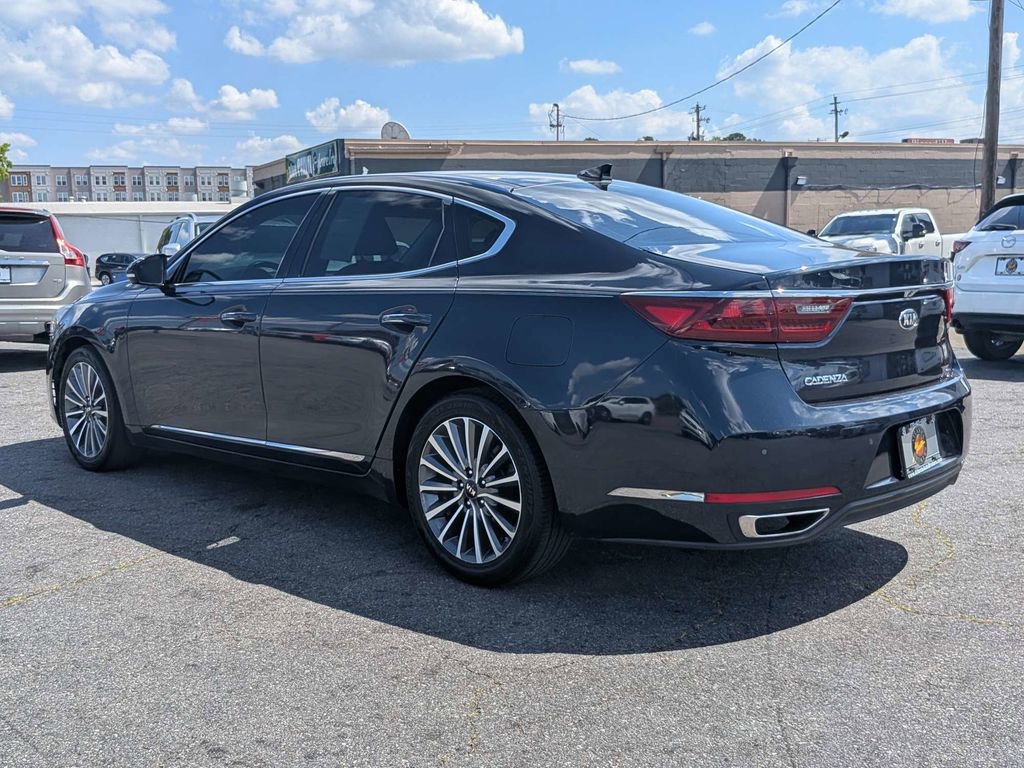 Used 2017 Kia Cadenza Premium w/ Luxury Package FWD image 7