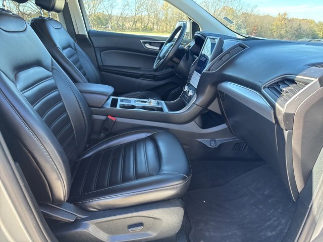 Used 2022 Ford Edge SEL image 16