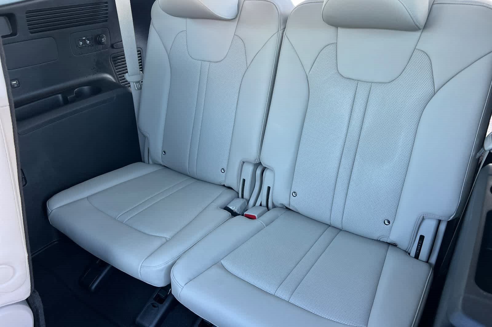 Used 2023 Kia Sorento SX Prestige image 16