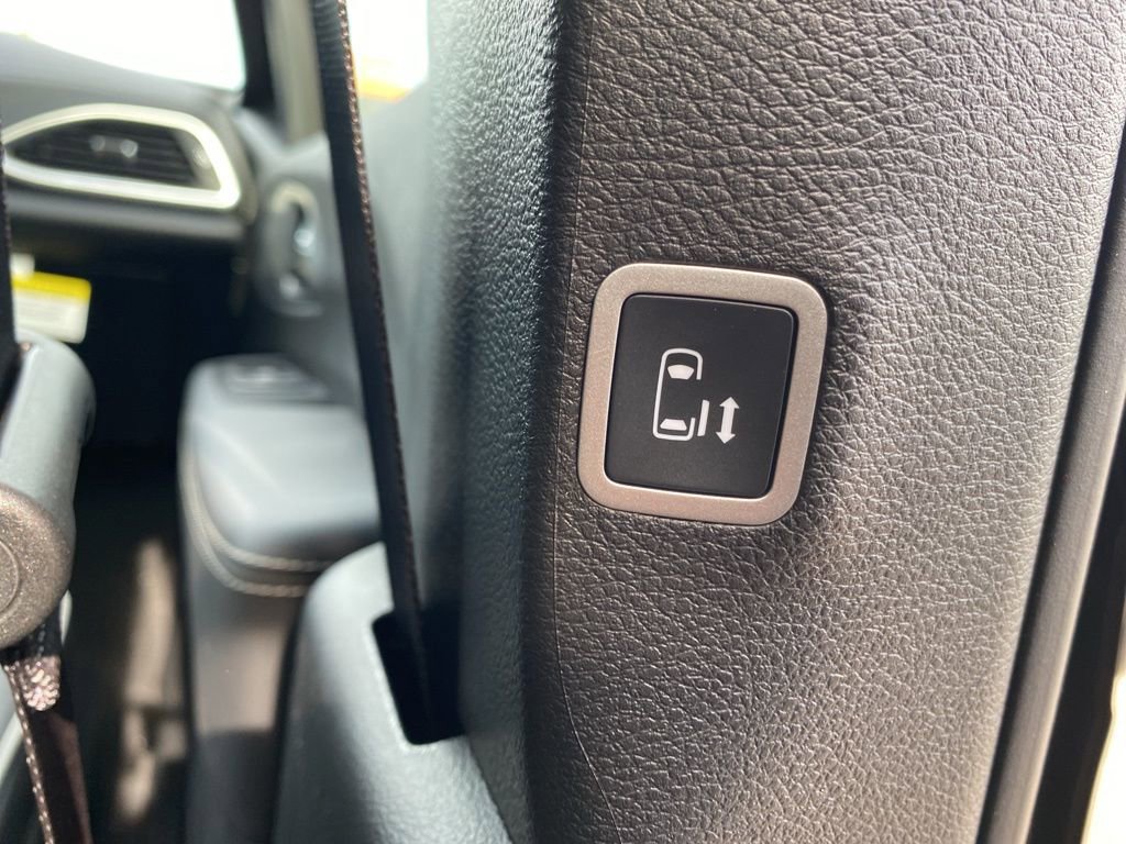 New 2026 Chrysler Pacifica Limited w/ S Appearance Package image 17