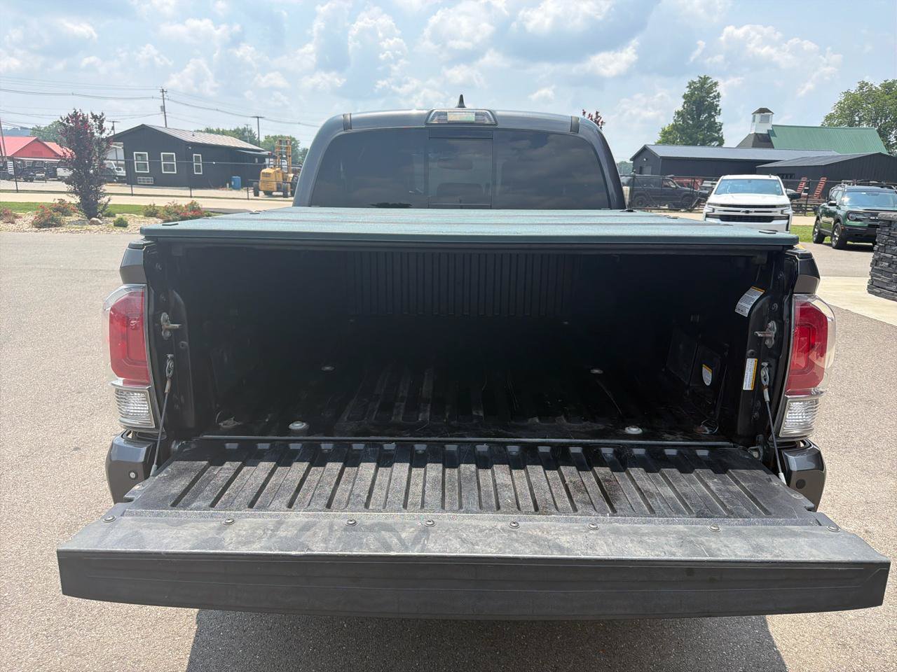 Used 2017 Toyota Tacoma Limited w/ Tow Package AWD/4WD image 17