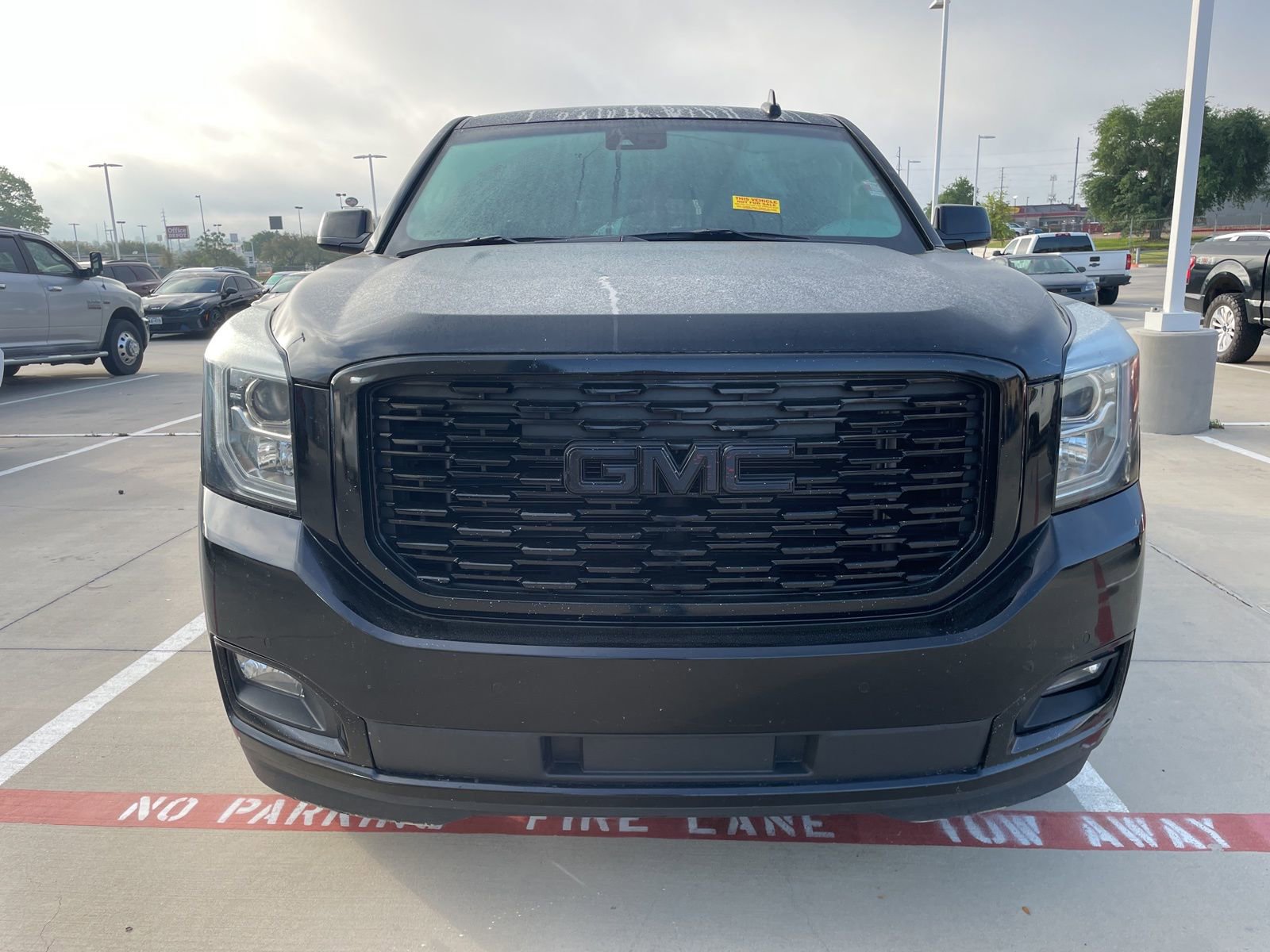 Used 2018 GMC Yukon SLT image 2