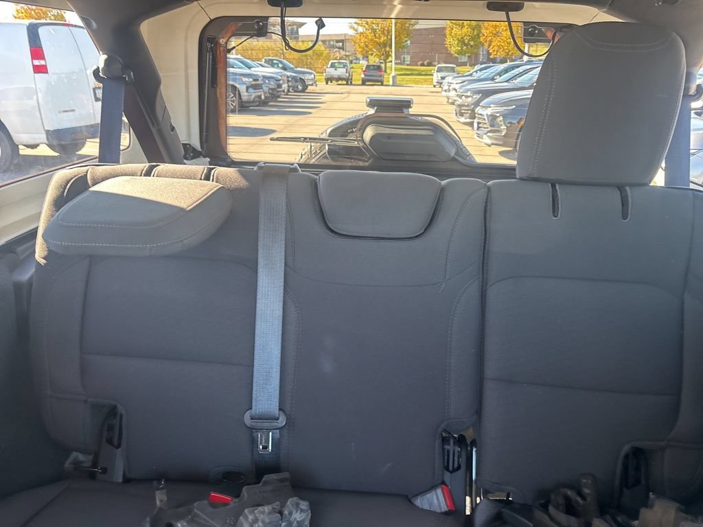 Used 2022 Jeep Wrangler Unlimited Sahara w/ LED Lighting Group AWD/4WD image 35