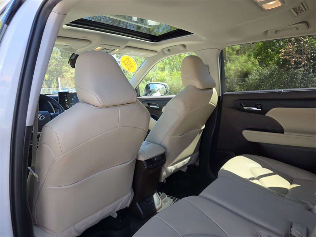 Certified 2022 Toyota Highlander XLE image 25