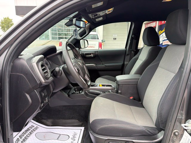 Used 2022 Toyota Tacoma TRD Off-Road AWD/4WD image 15