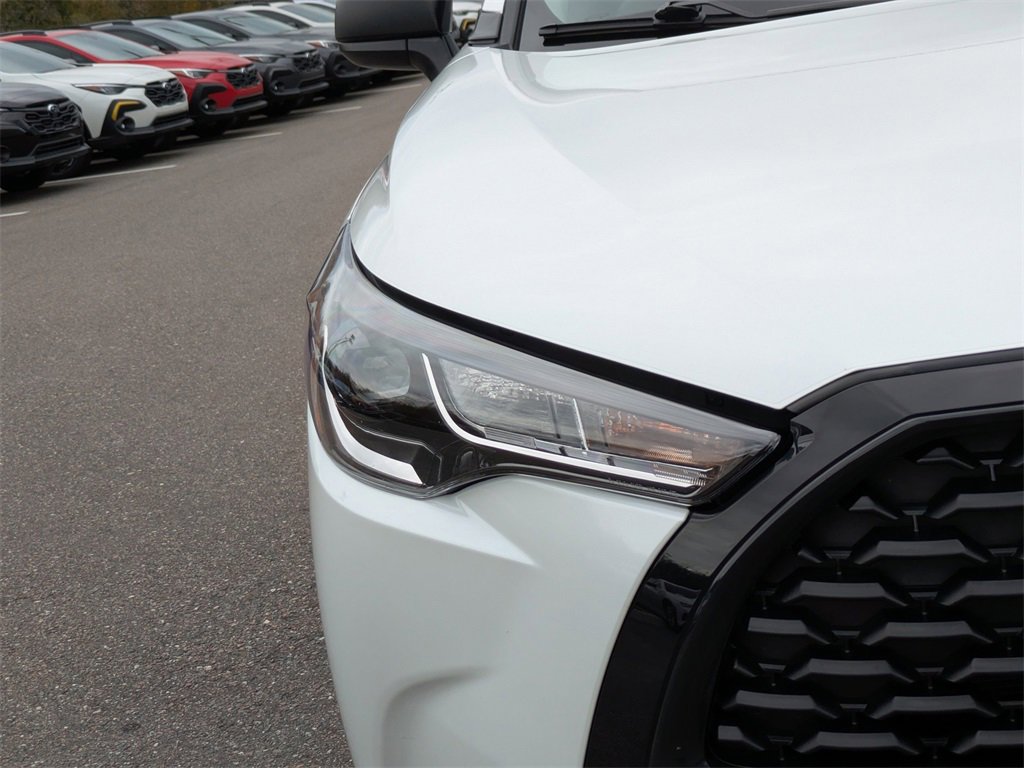 Used 2025 Toyota Corolla Cross L image 9