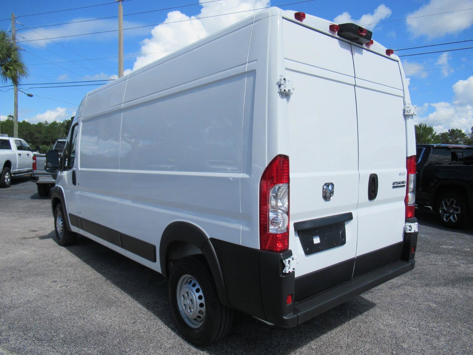 Used 2026 RAM ProMaster 2500 w/ Convenience Group FWD image 7