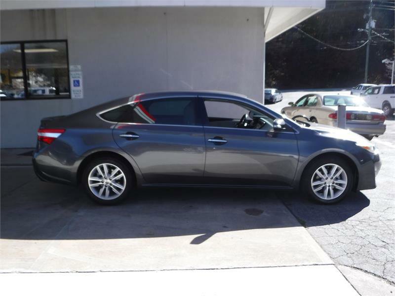 Used 2013 Toyota Avalon image 2