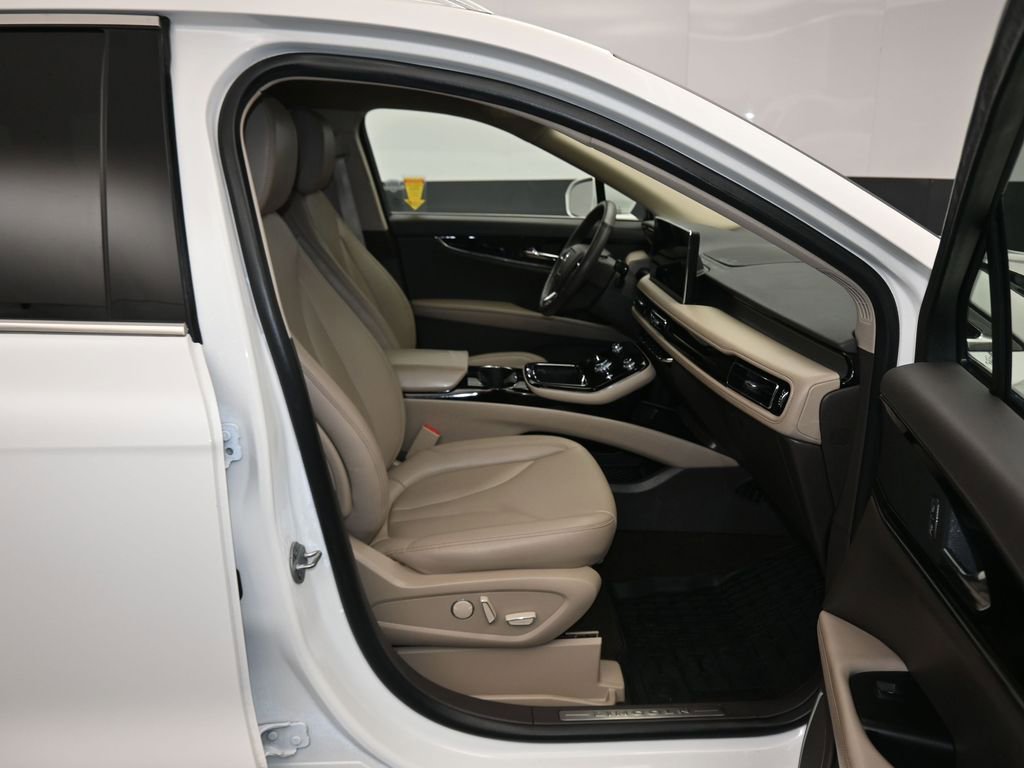 Used 2022 Lincoln Nautilus AWD w/ Premium Package image 41