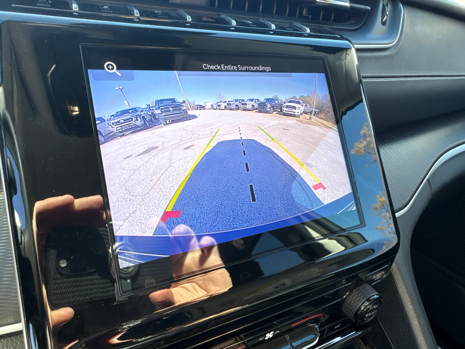 Used 2024 Jeep Grand Cherokee Laredo image 25