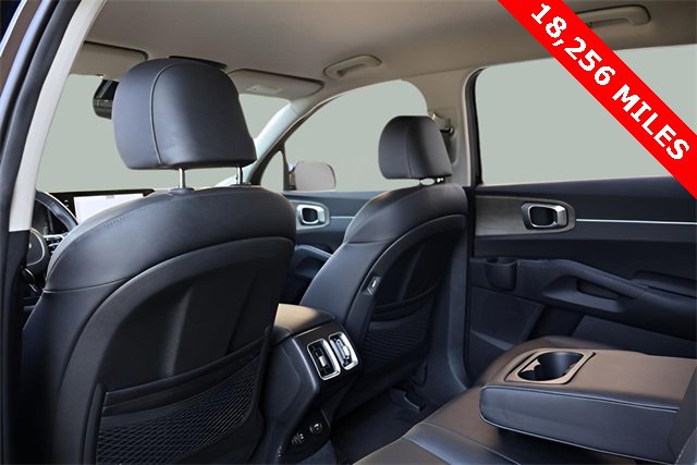 Used 2022 Kia Sorento S image 16