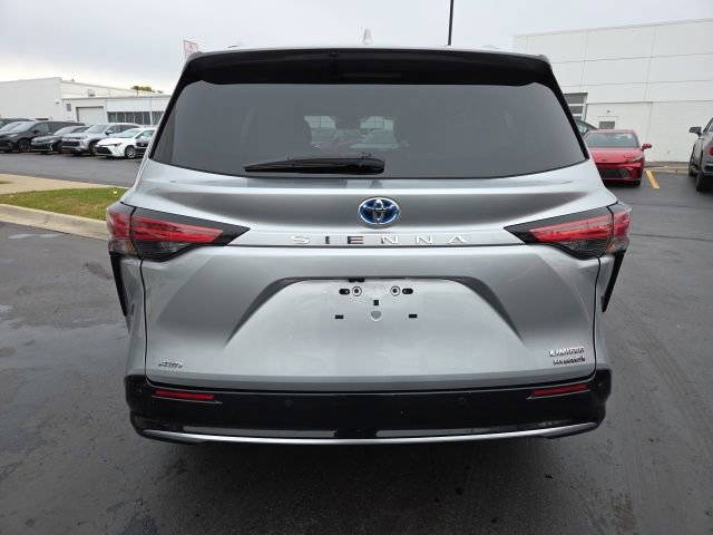 Used 2021 Toyota Sienna Limited image 7
