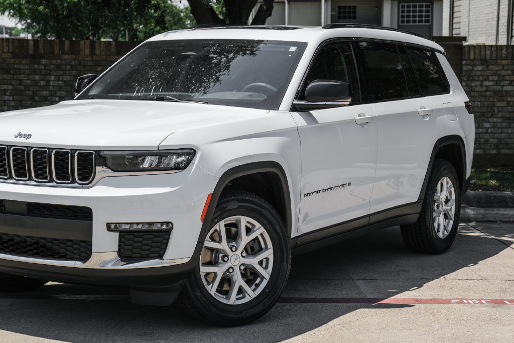 Used 2023 Jeep Grand Cherokee L Limited AWD/4WD image 14
