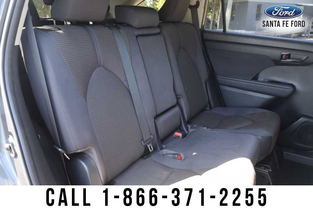 Used 2023 Toyota Highlander LE AWD/4WD image 33