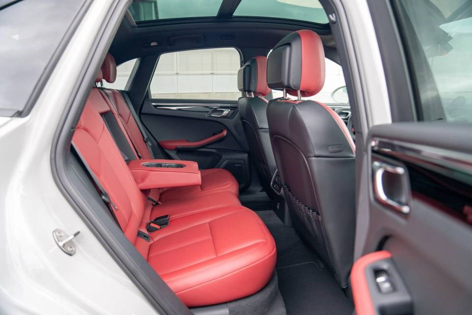 New 2026 Porsche Macan AWD/4WD image 25