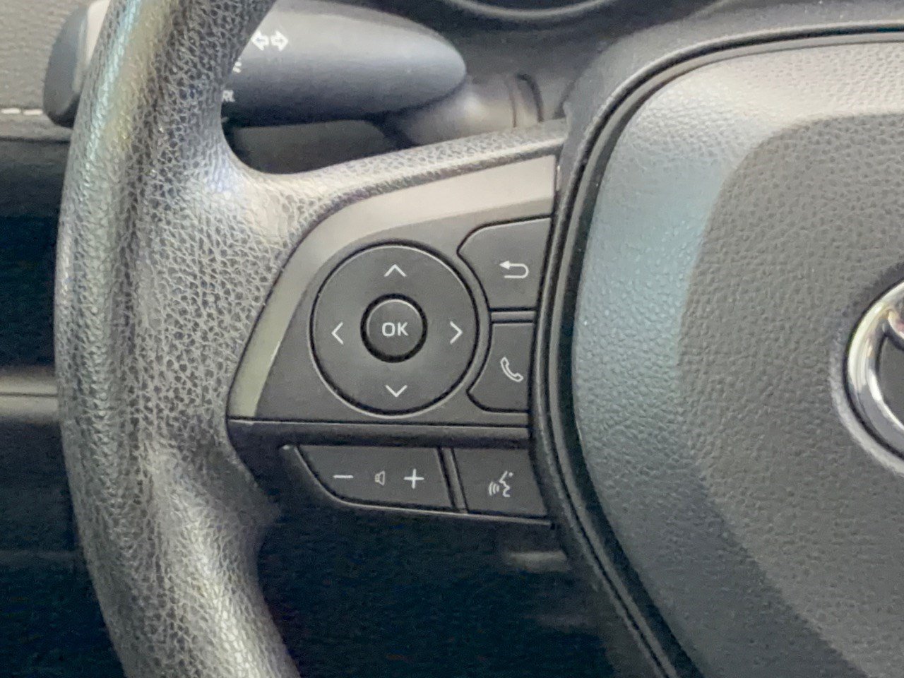 Used 2023 Toyota RAV4 LE AWD/4WD image 18