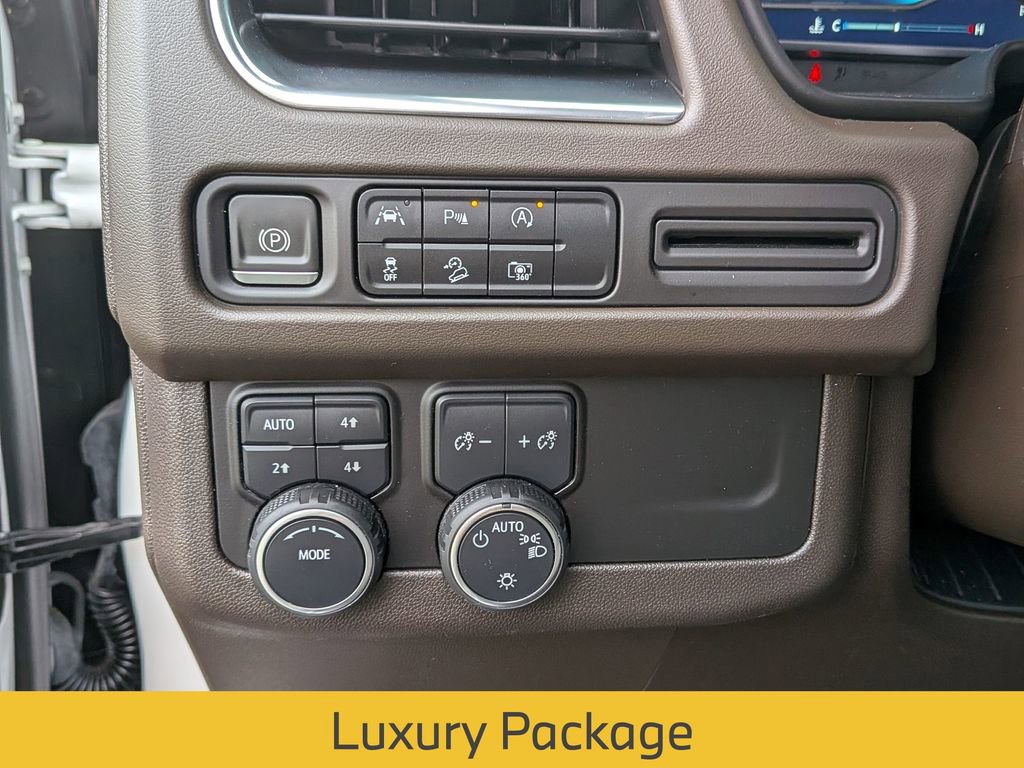 Used 2023 Chevrolet Suburban Z71 w/ Luxury Package image 8