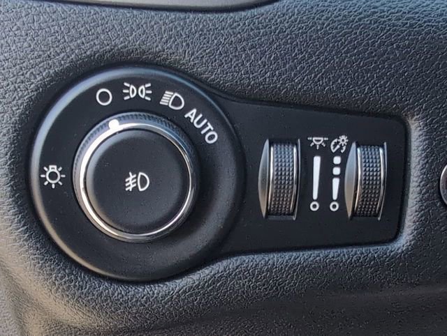 Used 2019 Jeep Cherokee Limited image 17