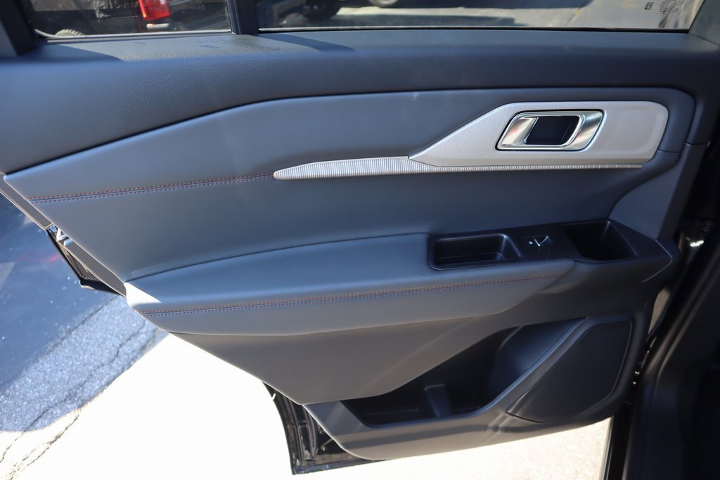 New 2026 Ford Explorer Active w/ Active Comfort Package image 18