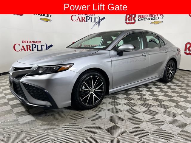 Used 2024 Toyota Camry SE image 4