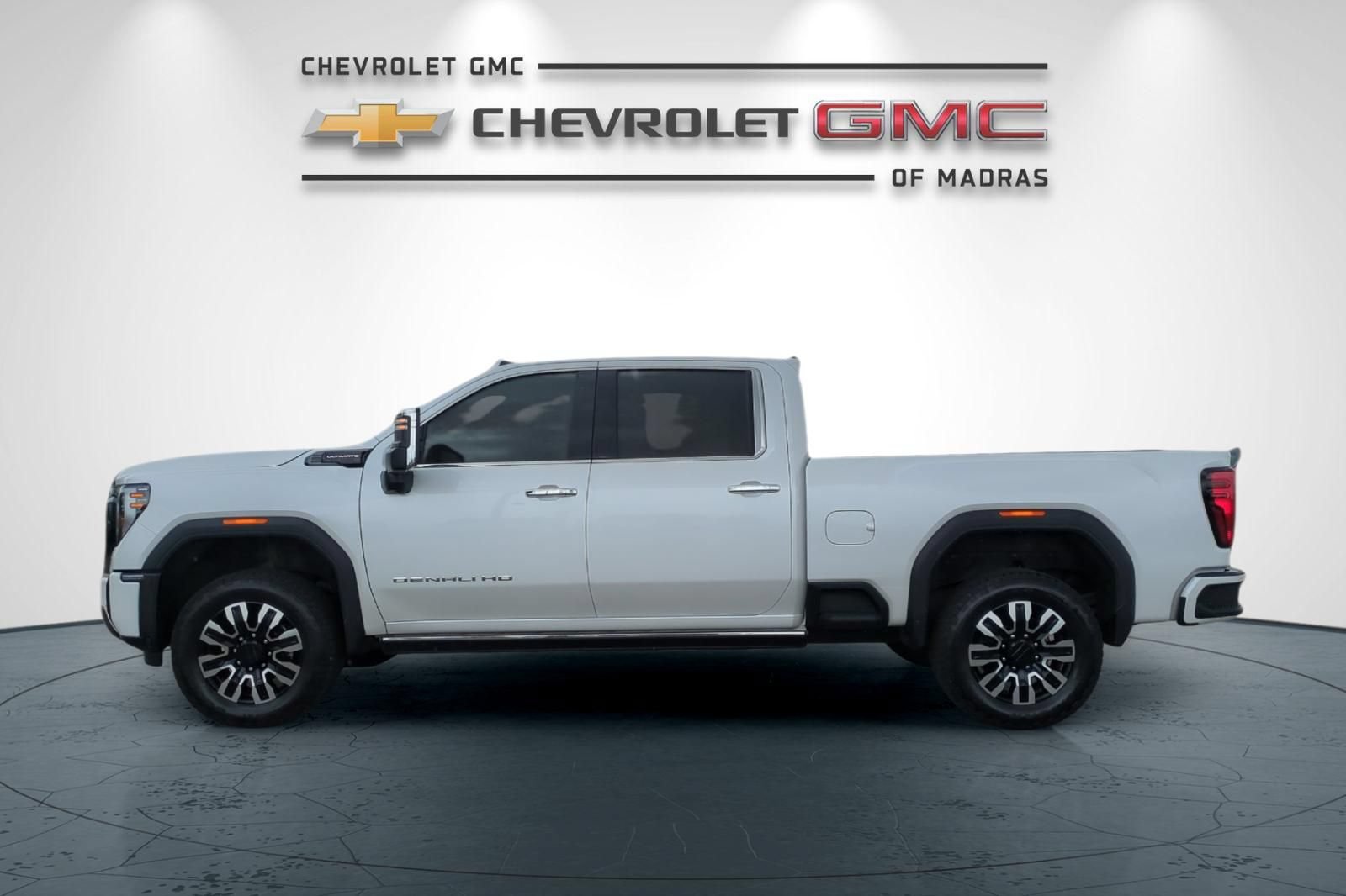 Used 2025 GMC Sierra 2500 Denali Ultimate AWD/4WD image 6