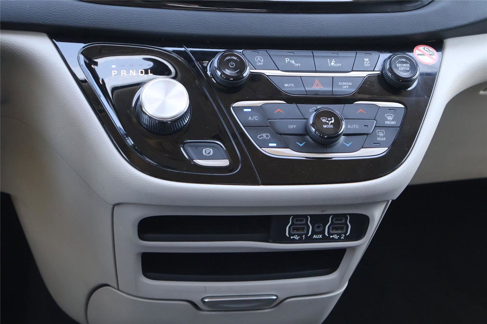 Used 2023 Chrysler Pacifica Touring-L image 24