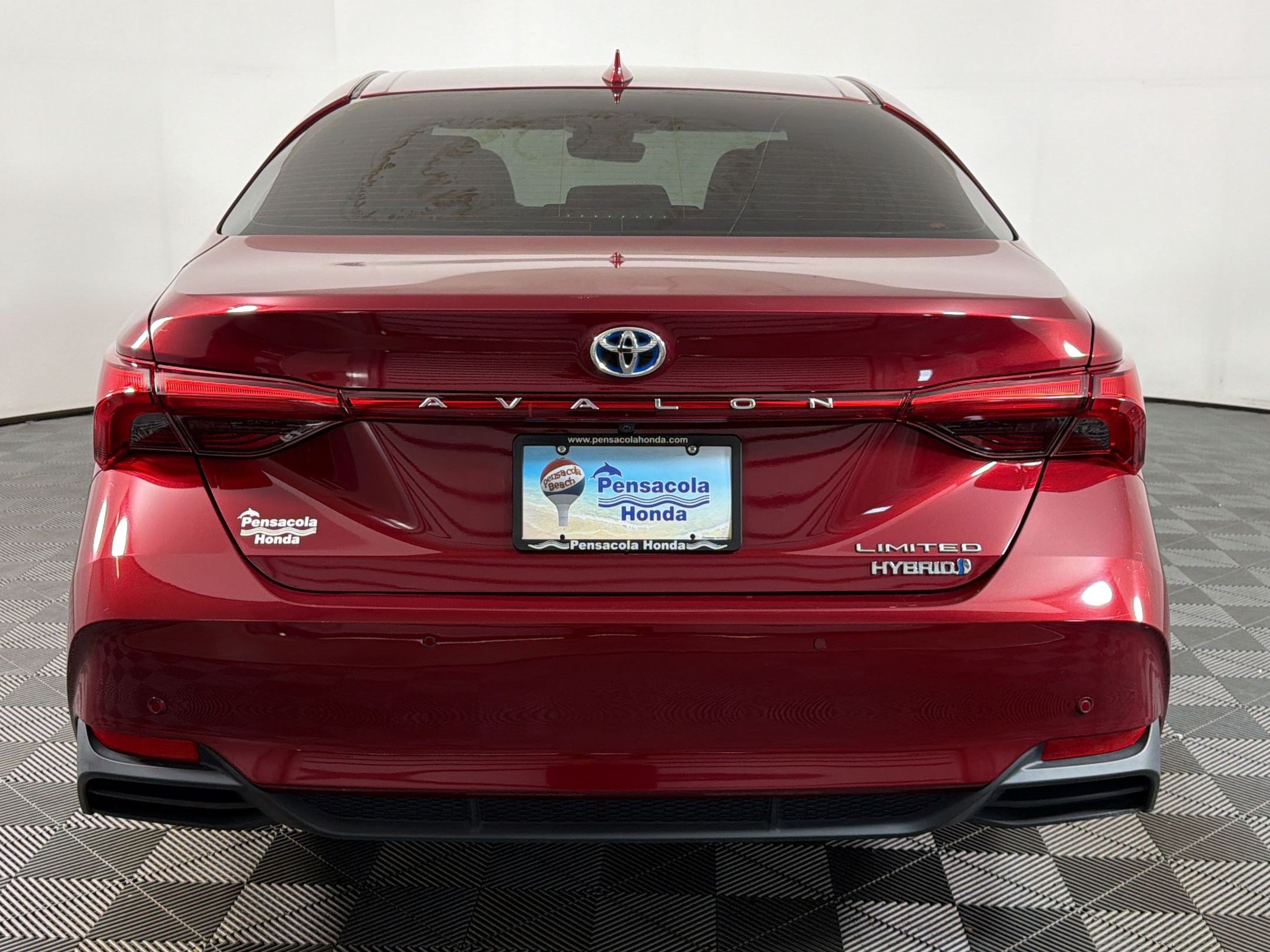 Used 2022 Toyota Avalon Limited w/ Advanced Safety Package FWD image 8