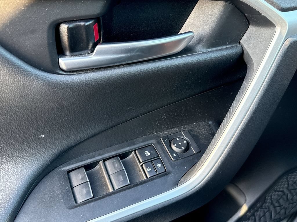 Used 2023 Toyota RAV4 XSE AWD/4WD image 29