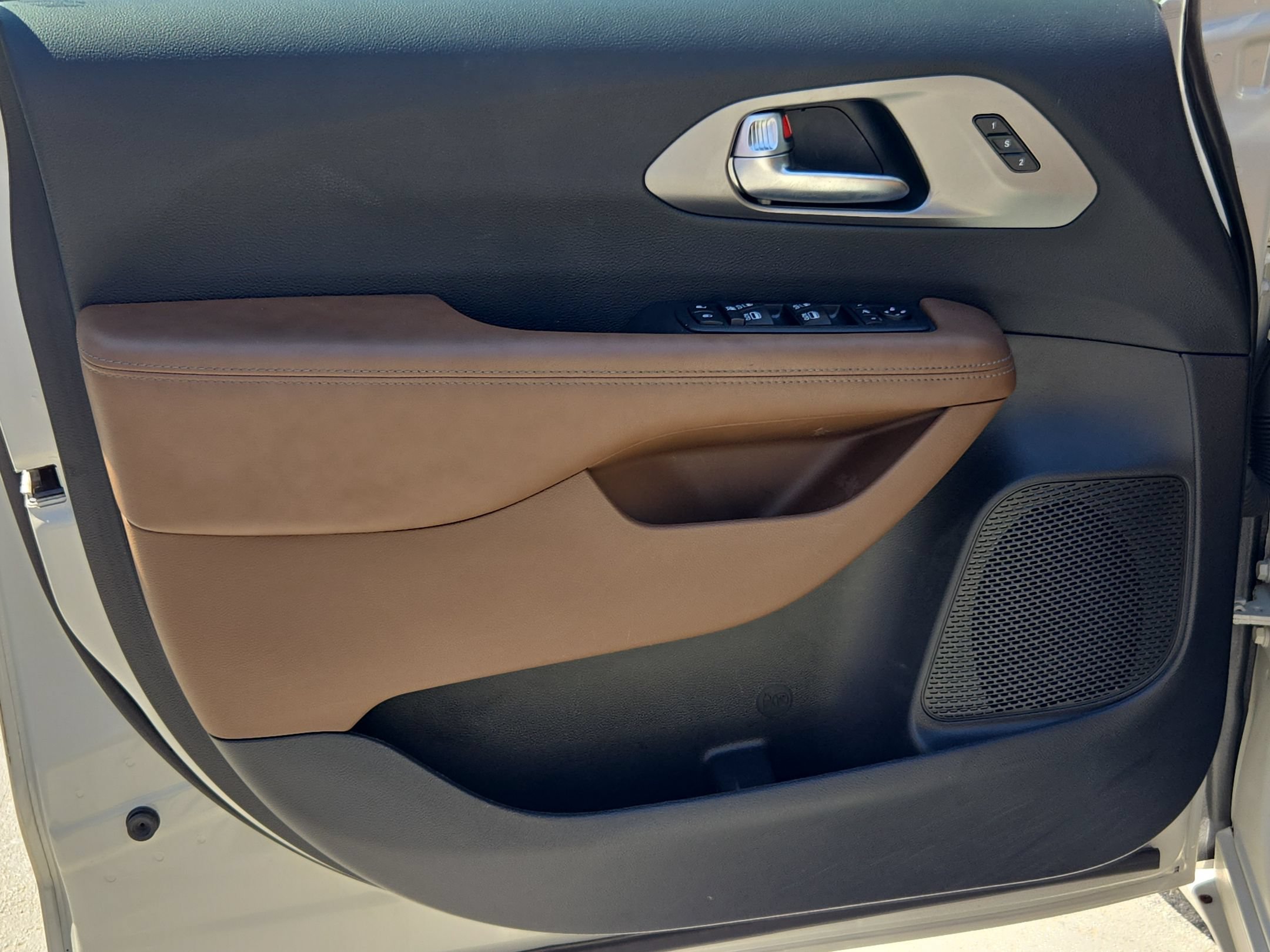 Used 2019 Chrysler Pacifica Limited w/ Advanced Safetytec Group FWD image 20