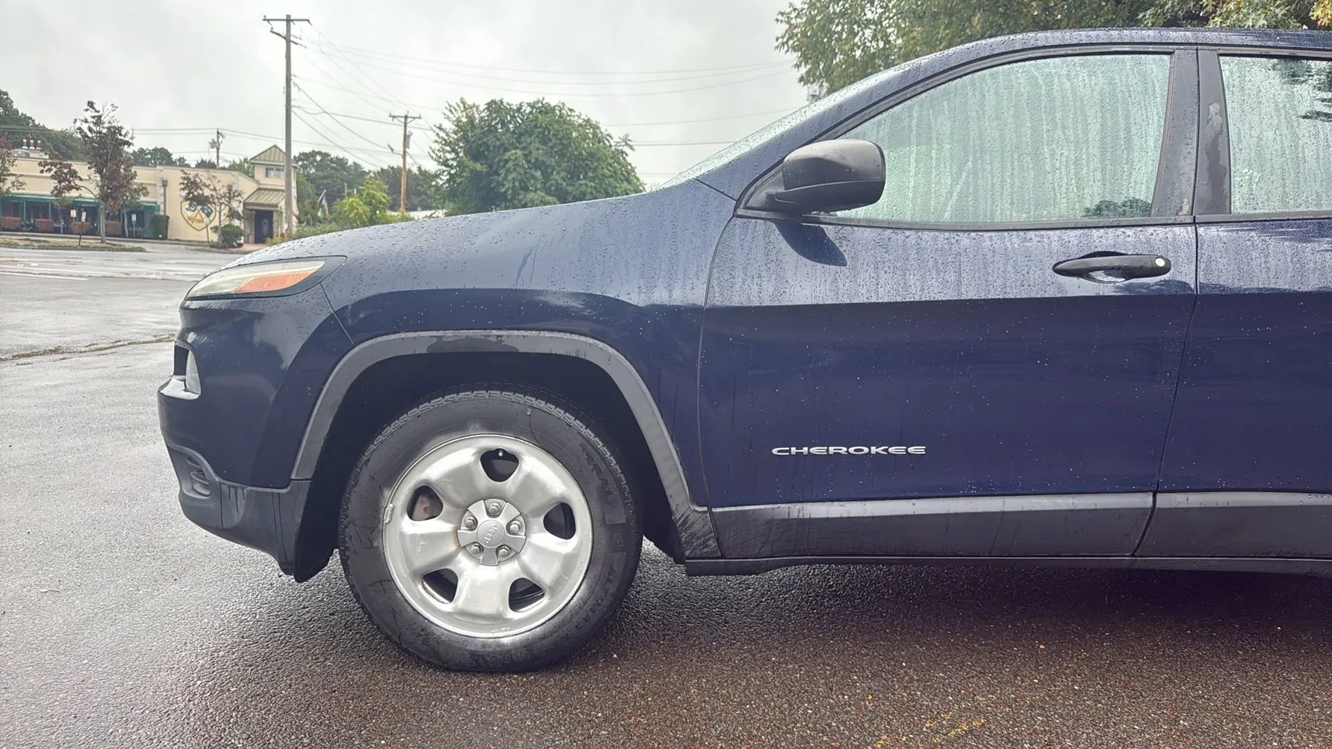 Used 2014 Jeep Cherokee Sport image 4