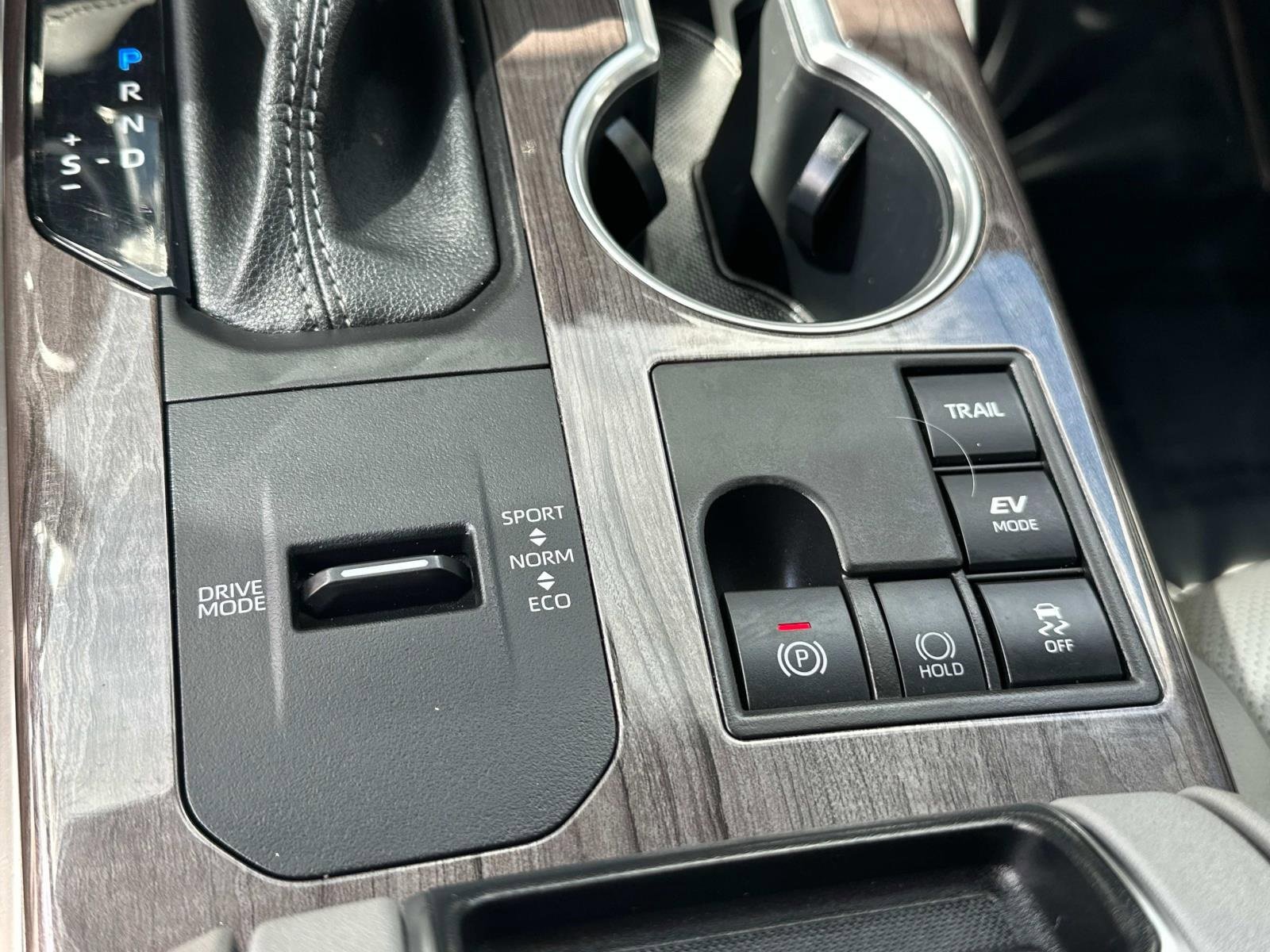 Used 2023 Toyota Highlander Limited image 12