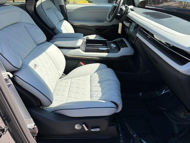 New 2027 Lincoln Navigator L Black Label AWD/4WD image 13