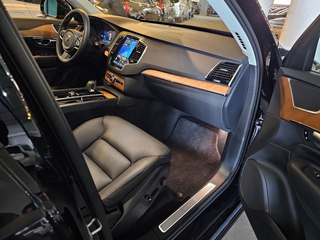 Certified 2024 Volvo XC90 B5 Plus AWD/4WD image 11