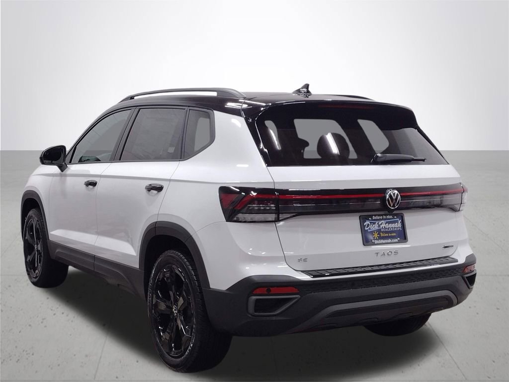 Certified 2025 Volkswagen Taos SE image 11