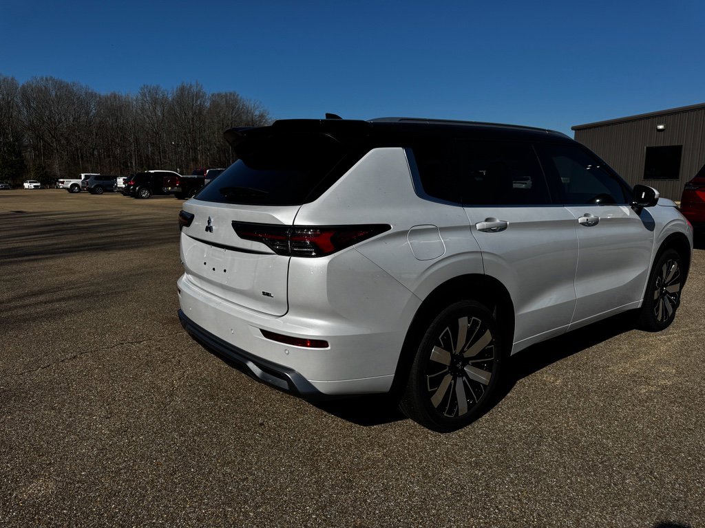 New 2026 Mitsubishi Outlander SEL image 5