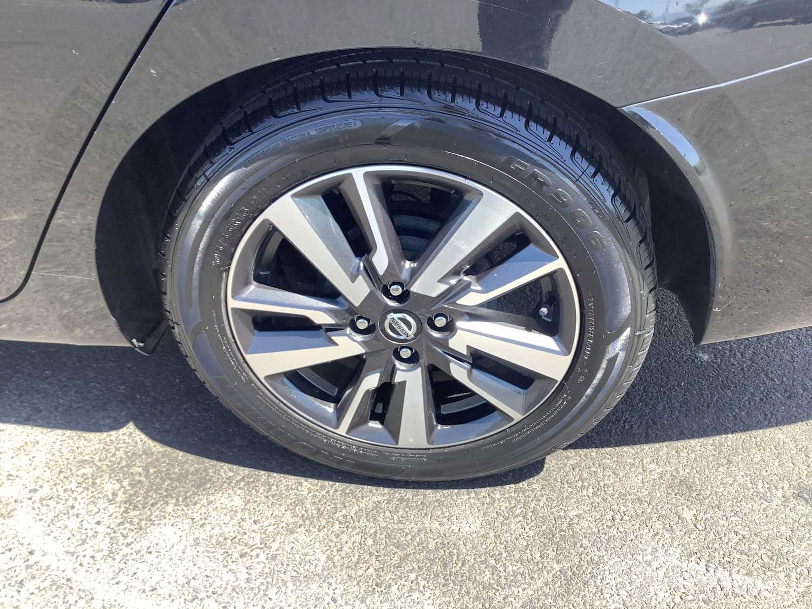 Used 2020 Nissan Versa SV FWD image 7