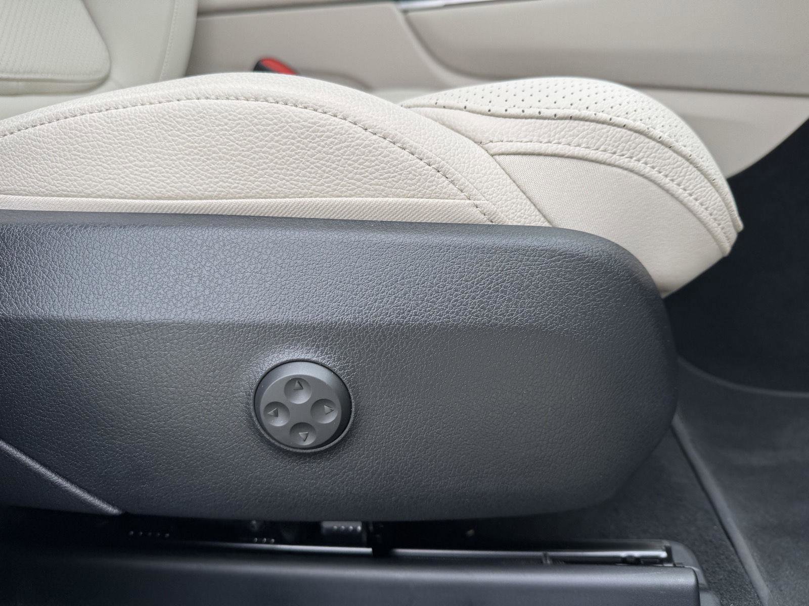 Certified 2025 Mercedes-Benz GLC 300 image 31