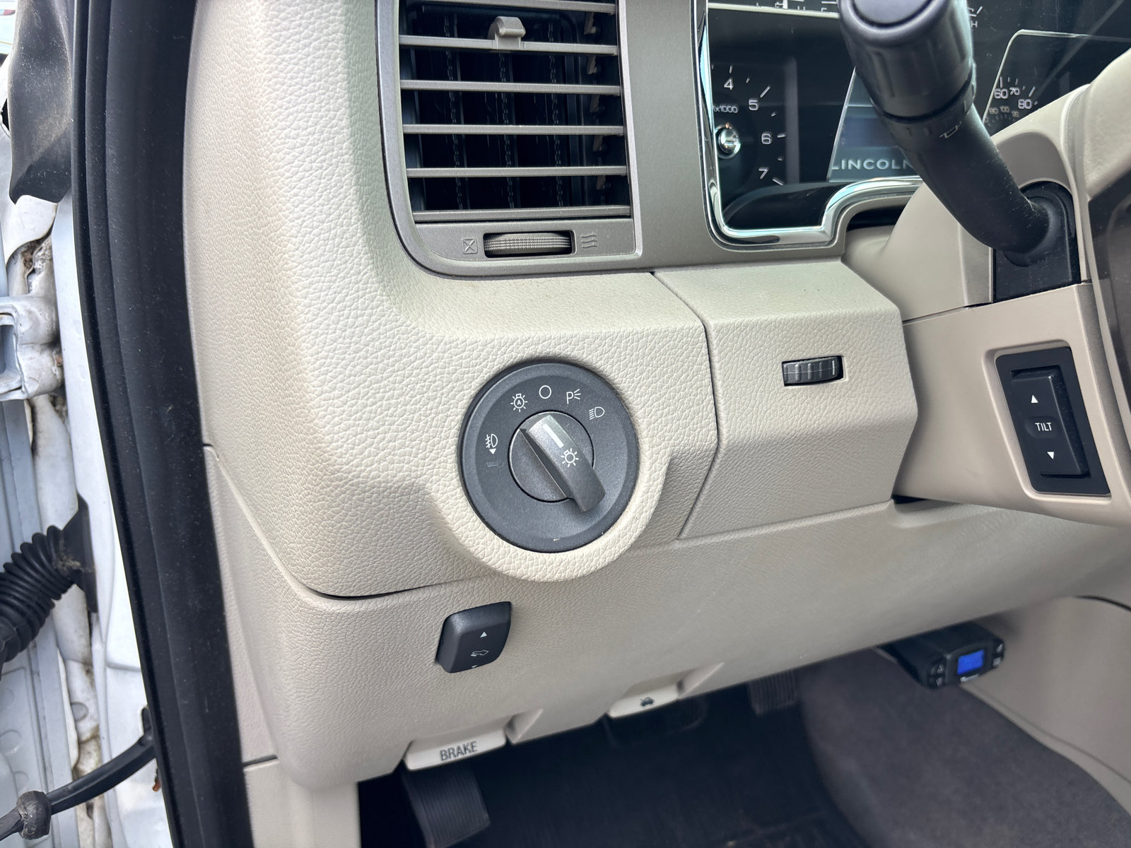 Used 2014 Lincoln Navigator L 4WD image 14