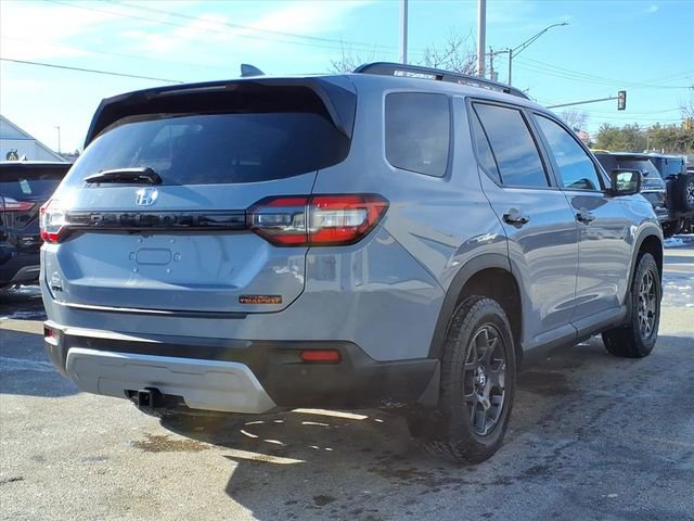 Used 2025 Honda Pilot TrailSport image 29