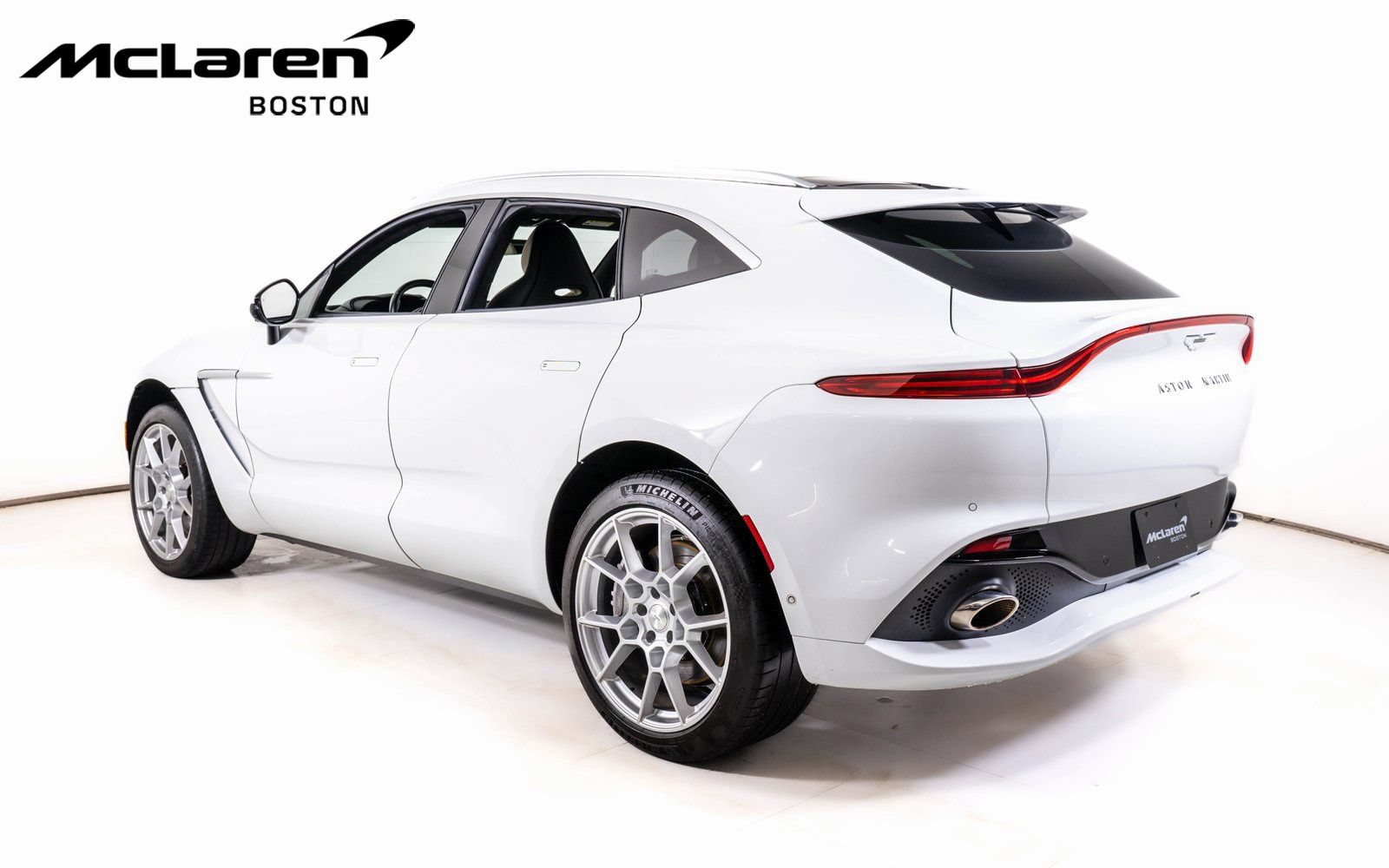 Used 2022 Aston Martin DBX AWD/4WD image 3