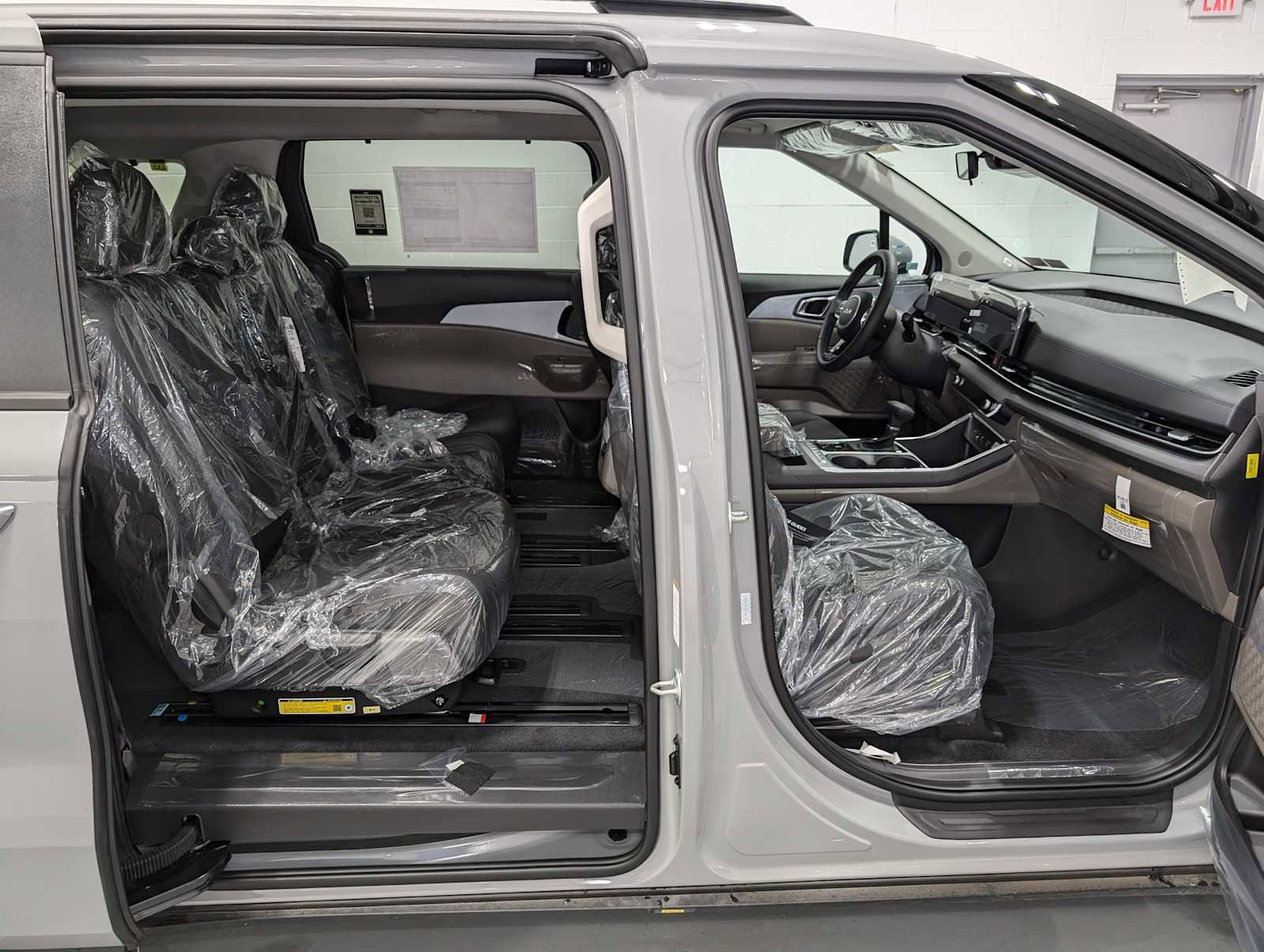 New 2026 Kia Carnival EX image 7