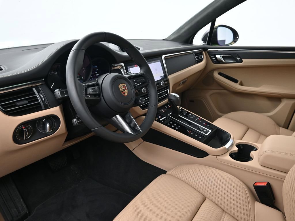 Certified 2026 Porsche Macan GTS image 4