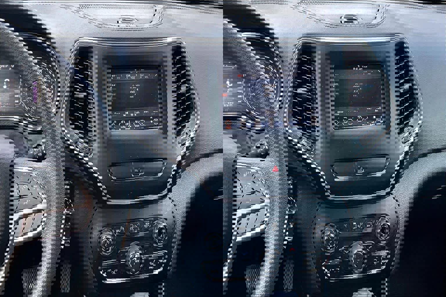 Used 2020 Jeep Cherokee Latitude FWD image 7